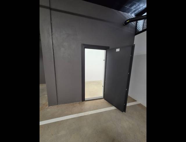 1,200M² WAREHOUSE TO LET IN WITFONTEIN